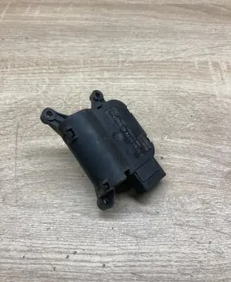 Seat Leon (1M) Air flap motor/actuator 1K1907511E 0132801343