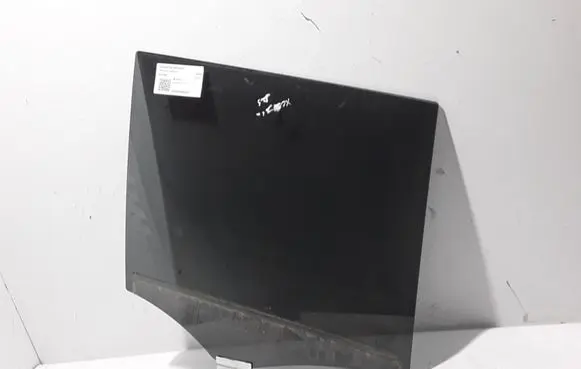 Volvo XC90 Rear door window glass 32244982
