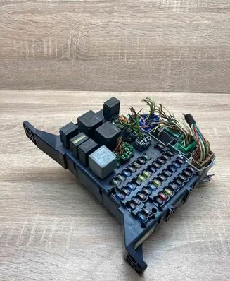 Ford Mondeo Mk III Fuse module 1S7T14A073AE