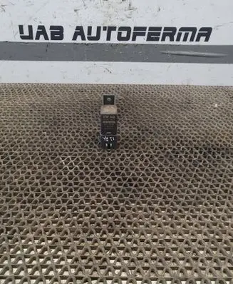 Skoda Yeti (5L) Glow plug pre-heat relay 038907281D 1180709 0522120504