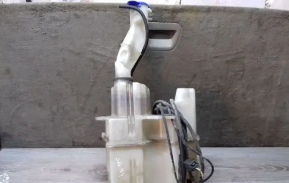 Volvo S60 Windshield washer fluid reservoir/tank 30655661