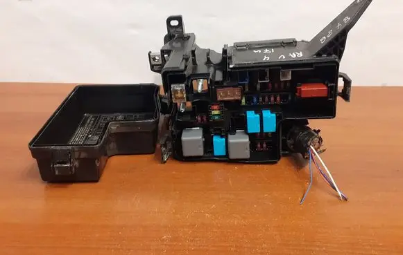 Toyota RAV 4 (XA40) Fuse box set 8266242600 8786