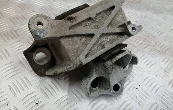 Engine mount bracket