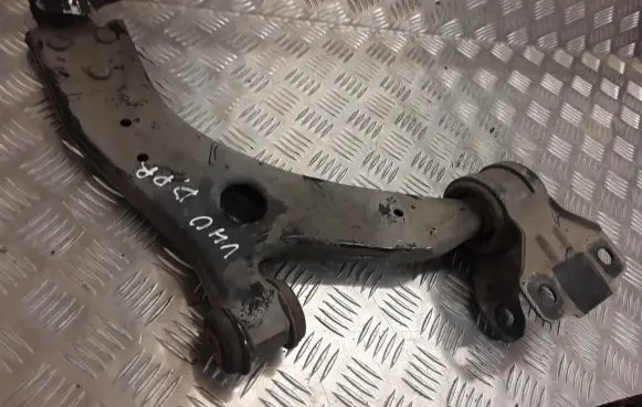 Volvo V40 Front lower control arm/wishbone