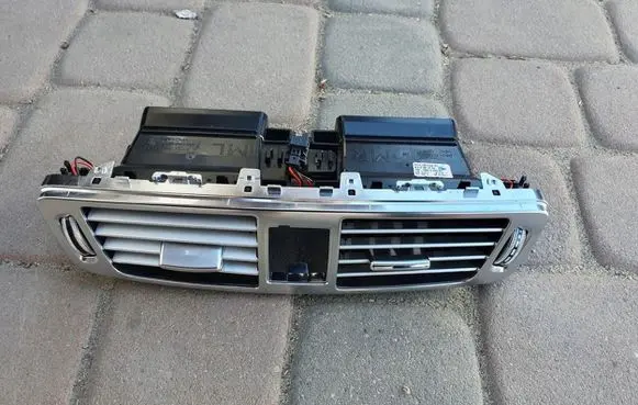 Mercedes-Benz CLS C218 X218 Dash center air vent grill A2188300054