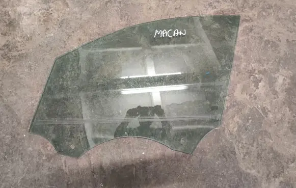 Porsche Macan (95B) Front door window glass four-door