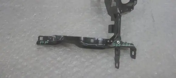 BMW 5 G30 G31 G38 Headlight/headlamp mounting bracket 7383858 1155881021