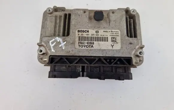 Toyota Yaris Engine control unit/module 896610DB60 0261S04205