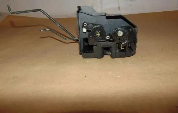 Hyundai Getz Front door lock 813201C201