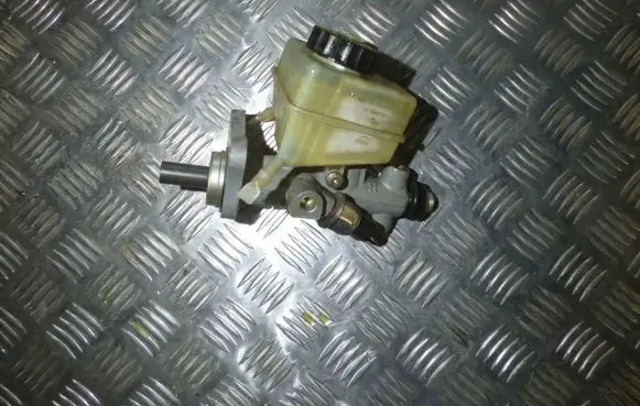 Mercedes-Benz C W203 Master brake cylinder A2034300002