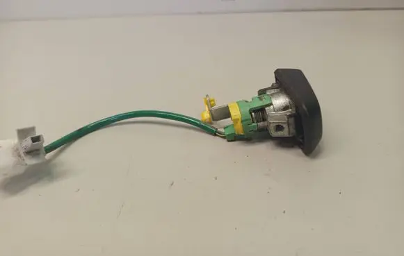 Isuzu D-Max Front door lock (next to the handle) 