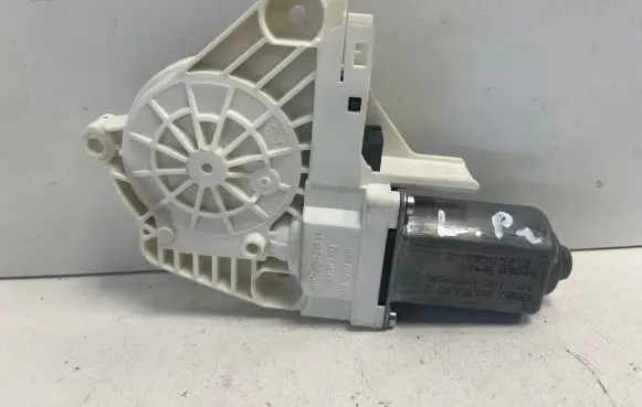 Audi A7 S7 4G Front door window regulator motor 8K0959801B 11420261175 1101919810200