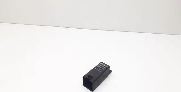 Volvo XC60 Glow plug pre-heat relay 0281003047 30785663