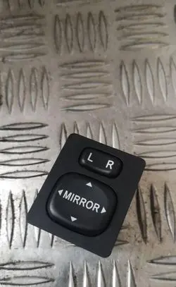 Toyota Corolla Verso AR10 Wing mirror switch 183574