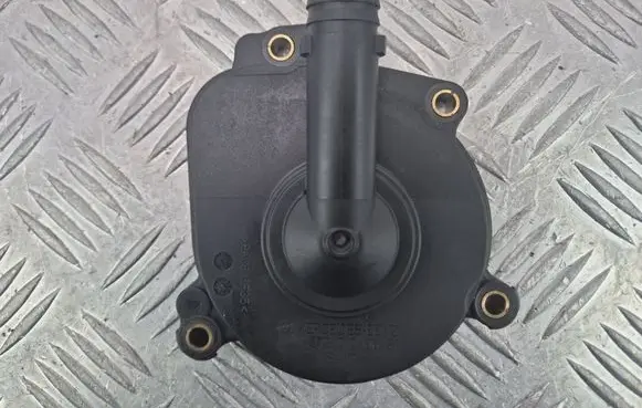Mercedes-Benz E W212 Oil breather separator A2720100631