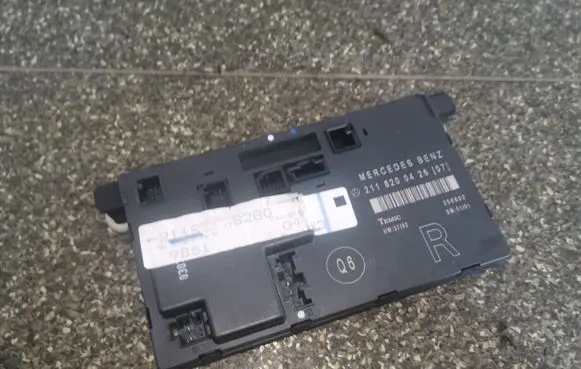 Mercedes-Benz E W211 Door control unit/module 2118200426