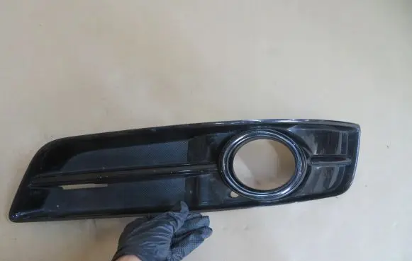 Audi A3 S3 8P Front bumper lower grill 8p0807681a