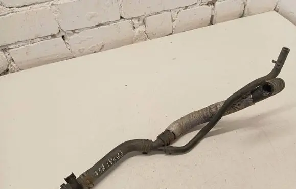 Volkswagen PASSAT B5.5 Engine coolant pipe/hose 3B0122157R