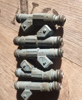 Volvo V70 Fuel injector 0280155830 9186060
