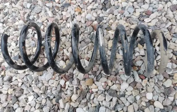 Volvo XC70 Rear coil spring 04477