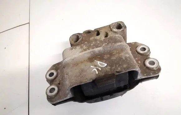 Engine mount bracket