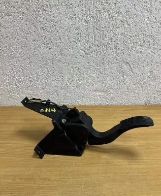Mercedes-Benz Sprinter W906 Accelerator throttle pedal 0280755023 D8233
