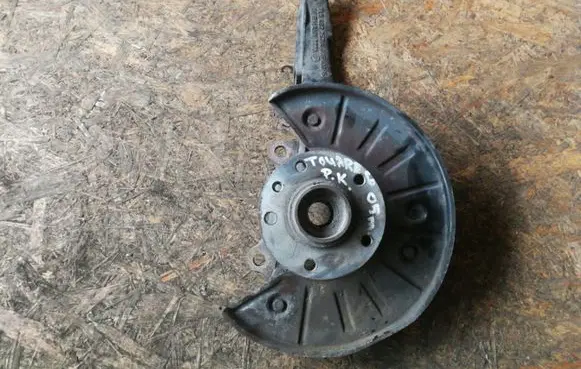 Volkswagen Touareg I Front wheel hub 7L6407257A GJS40015