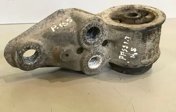 Volkswagen PASSAT B5 Rear axle beam mounts housing 4B0501522E