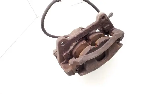 Volkswagen PASSAT B8 Front brake caliper 6798D