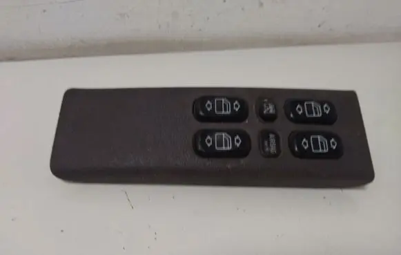 Mercedes-Benz A W168 Electric window control switch 1688206810 03753201