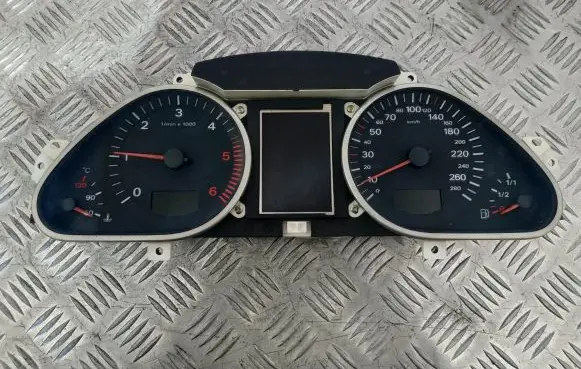 Audi A6 S6 C6 4F Speedometer (instrument cluster) 4F0920931F 5540007312