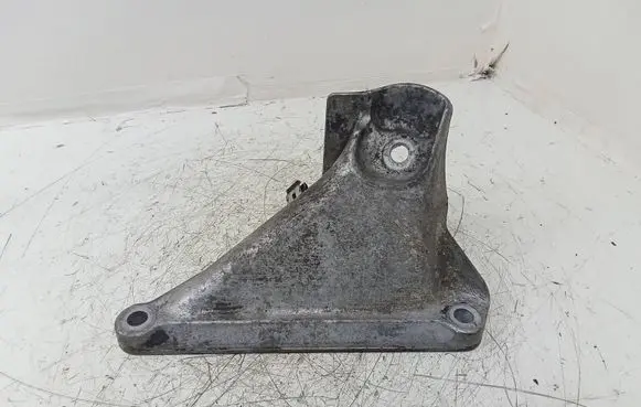 BMW 5 E60 E61 Engine mounting bracket 6769153