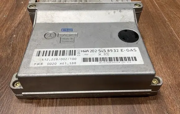 Mercedes-Benz C AMG W202 Engine control unit/module 2025458932 HWA2025458932