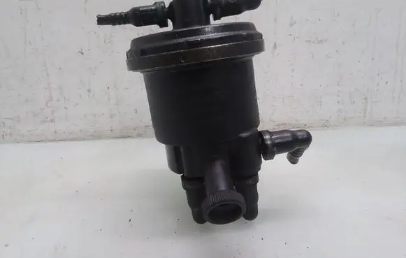 Peugeot 406 Fuel filter housing