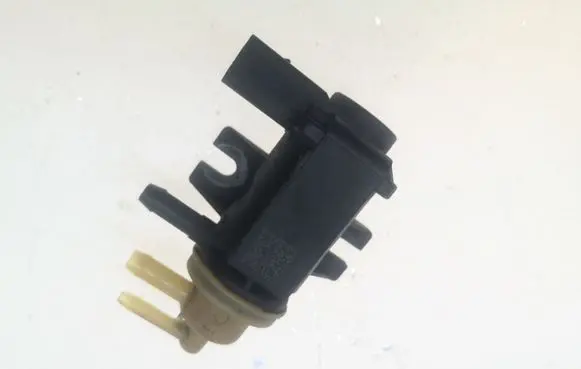 Volkswagen Golf VI Turbo solenoid valve 1K0906627B 4011464A