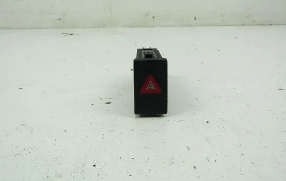 Volkswagen PASSAT B5.5 Hazard light switch 