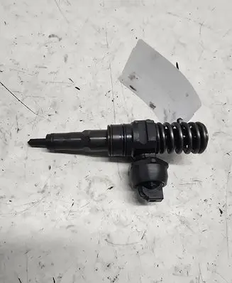 Volkswagen Polo Fuel injector 038130073AJ