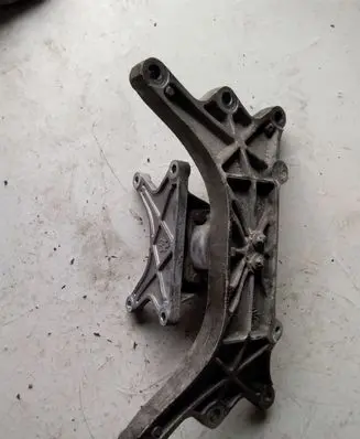 Maserati Ghibli Gearbox mounting bracket 670003953 670001542