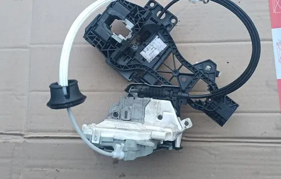 Audi Q7 4L Front door lock JA68J2837015C 8J2837015C