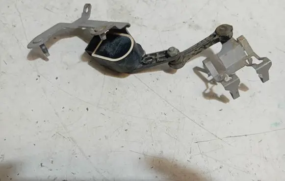 Mercedes-Benz E AMG W213 Rear air suspension level height sensor A0009053704 090319 2540