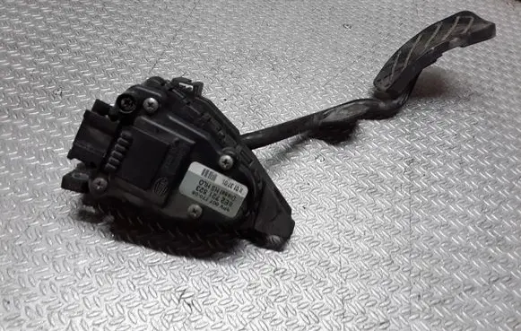 Audi A4 S4 B6 8E 8H Accelerator throttle pedal 8E2721523