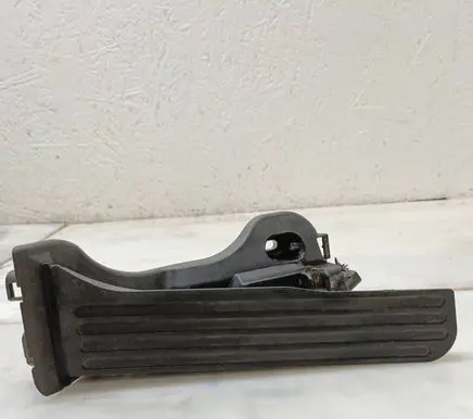 Volkswagen PASSAT B6 Accelerator throttle pedal 1K1721503L 6PV00860000