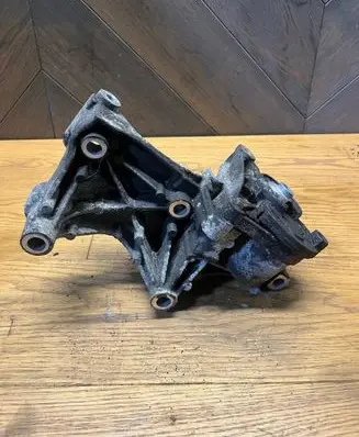 Opel Vivaro Generator/alternator bracket 117105124R