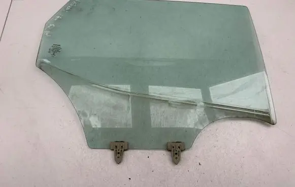 Nissan Qashqai Rear door window glass 43R001583