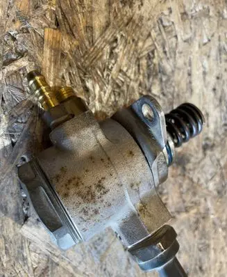 Volkswagen Golf VI Fuel injection high pressure pump 03C127026j 09704S1090 C820020