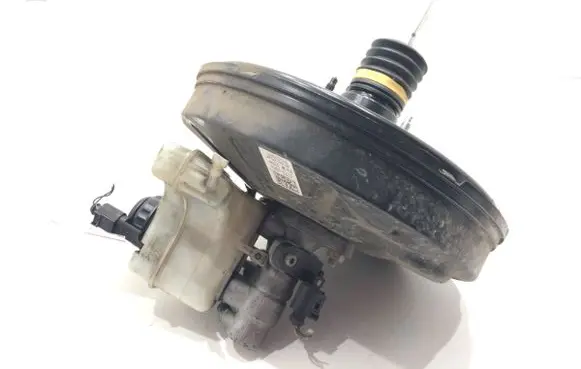 Volkswagen PASSAT B7 Brake booster 3C1614105AP