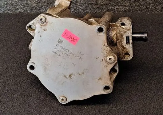 Audi A5 8T 8F Vacuum pump 06J145100C