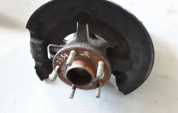 Front wheel hub