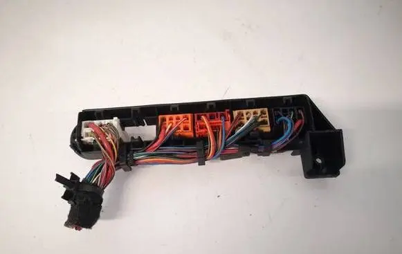 Volkswagen PASSAT B5.5 Fuse box set 8D1937545C
