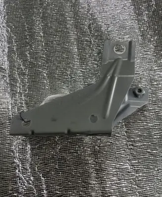 Renault Express Fender mounting bracket 631457024R